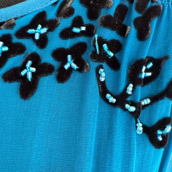 Teal colored silk crushed velvet Hale Bob top sample size - some loose threads - Picture 3 of 10